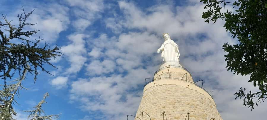 Beirut: Jeita Grotto, Harissa, Byblos group tour & Guide - Pickup in Beirut, comfort on the road, and guide style